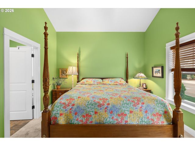 18775 SUNBLAZE Dr, Oregon City, OR 97045