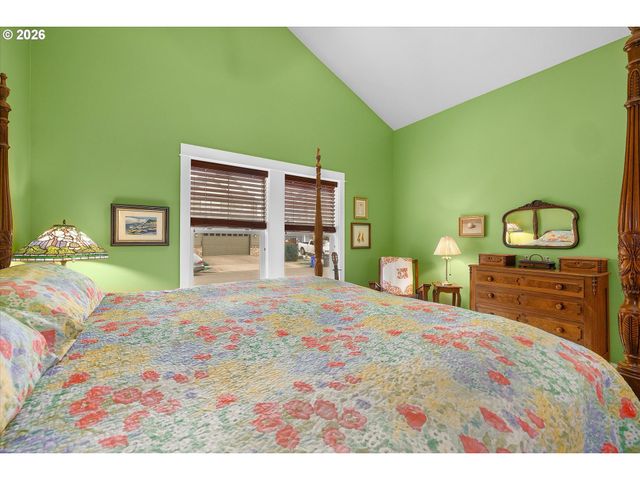 18775 SUNBLAZE Dr, Oregon City, OR 97045