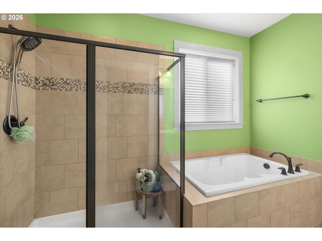 18775 SUNBLAZE Dr, Oregon City, OR 97045