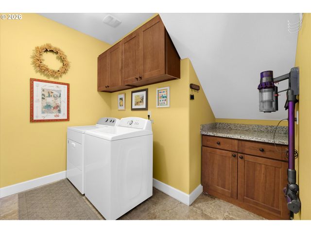 18775 SUNBLAZE Dr, Oregon City, OR 97045