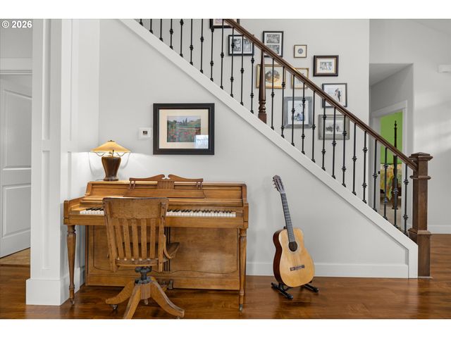 18775 SUNBLAZE Dr, Oregon City, OR 97045