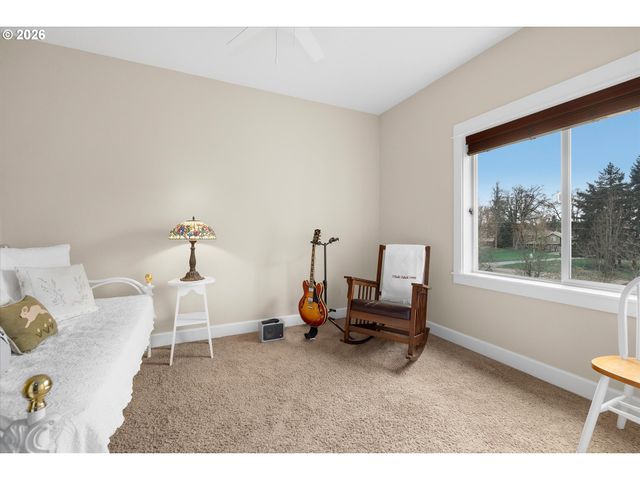 18775 SUNBLAZE Dr, Oregon City, OR 97045