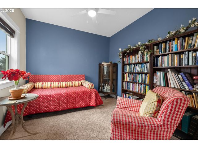 18775 SUNBLAZE Dr, Oregon City, OR 97045