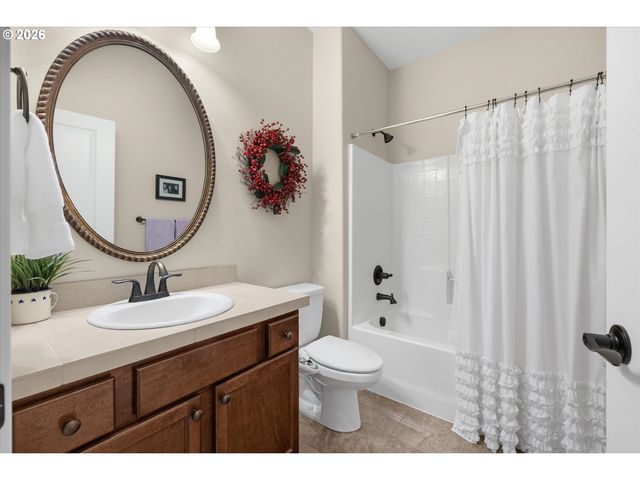 18775 SUNBLAZE Dr, Oregon City, OR 97045