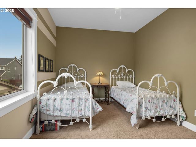 18775 SUNBLAZE Dr, Oregon City, OR 97045