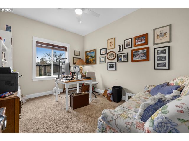 18775 SUNBLAZE Dr, Oregon City, OR 97045