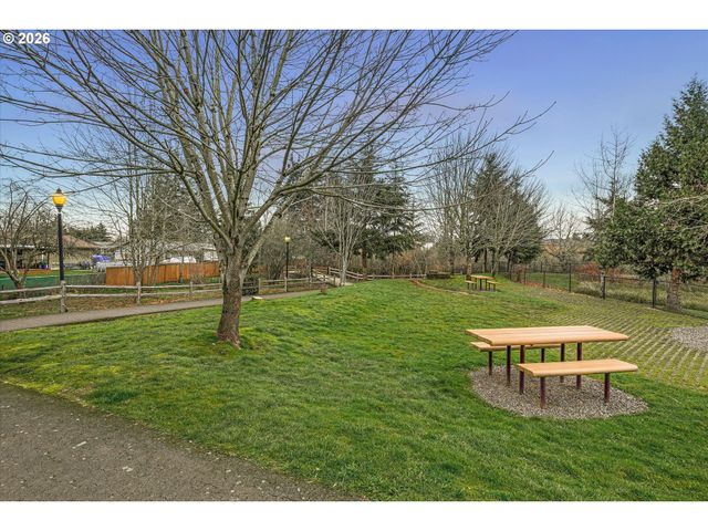 18775 SUNBLAZE Dr, Oregon City, OR 97045