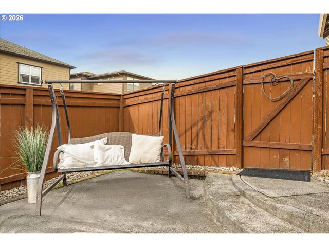 18775 SUNBLAZE Dr, Oregon City, OR 97045