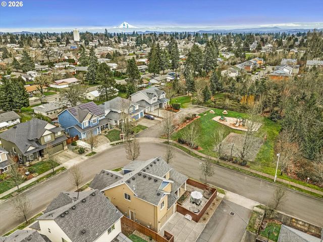 18775 SUNBLAZE Dr, Oregon City, OR 97045