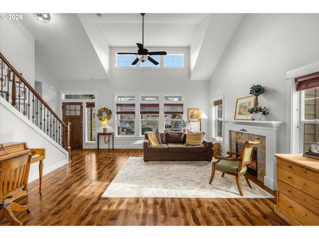 18775 SUNBLAZE Dr, Oregon City, OR 97045