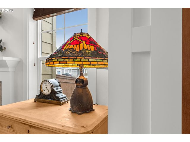 18775 SUNBLAZE Dr, Oregon City, OR 97045