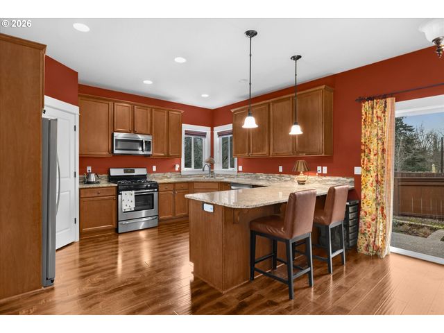 18775 SUNBLAZE Dr, Oregon City, OR 97045