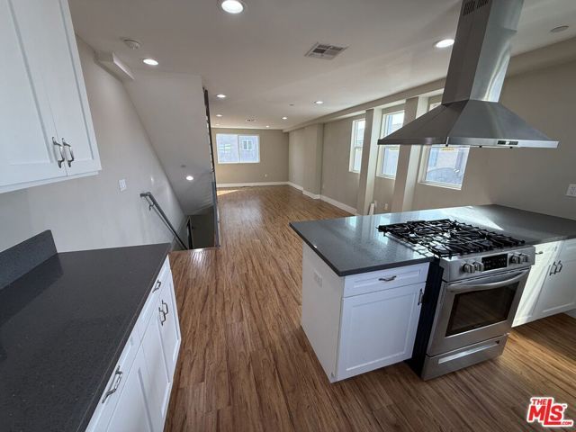 2303 Hauser Boulevard, Los Angeles, CA 90016