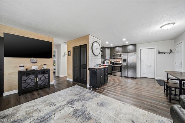 8324 Harbor Drive, Mentor, OH 44060