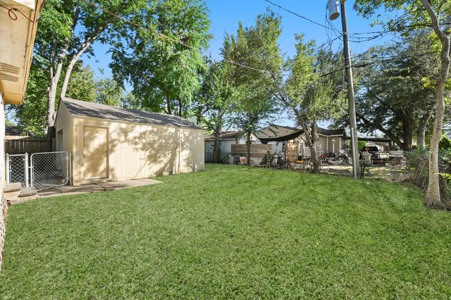 203 W Hart Avenue, Pasadena, TX 77506