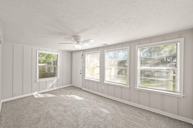 203 W Hart Avenue, Pasadena, TX 77506