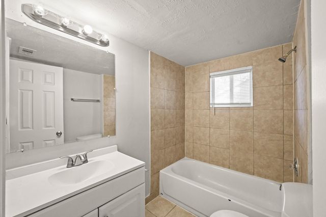 203 W Hart Avenue, Pasadena, TX 77506