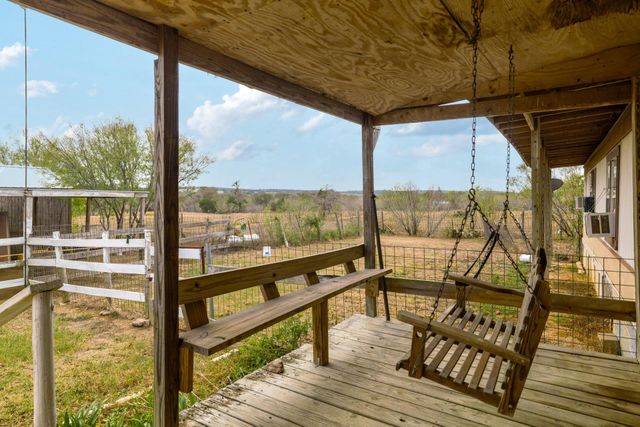 9054 Fm 713, Dale, TX 78616