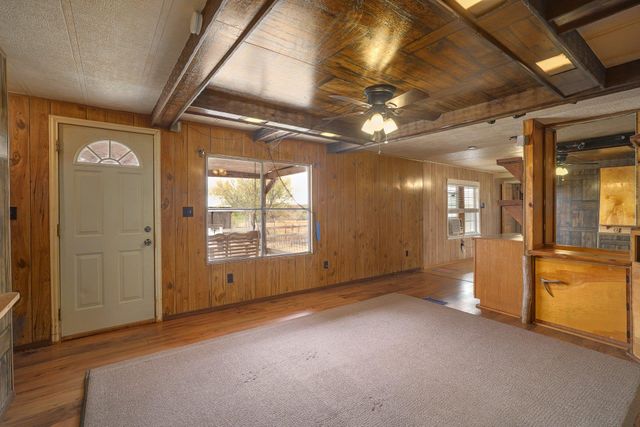 9054 Fm 713, Dale, TX 78616