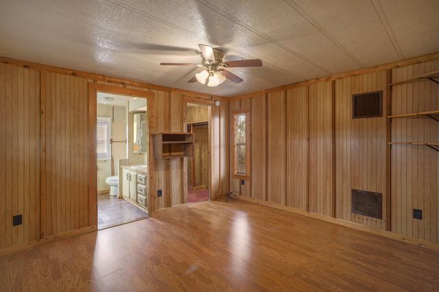 9054 Fm 713, Dale, TX 78616