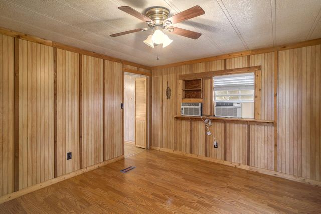 9054 Fm 713, Dale, TX 78616