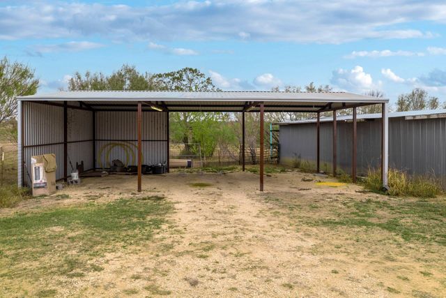 9054 Fm 713, Dale, TX 78616