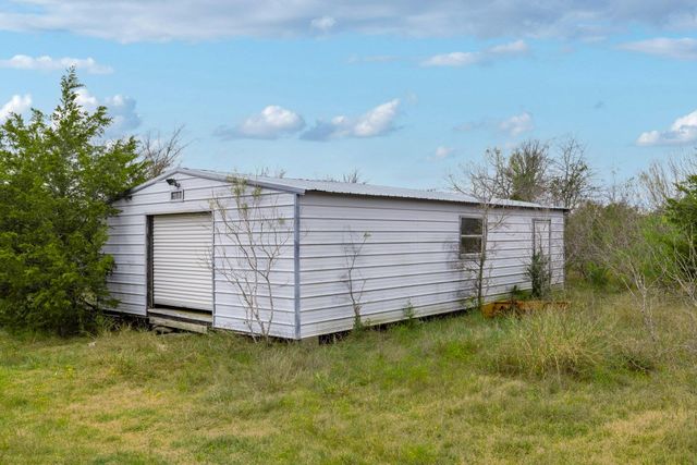 9054 Fm 713, Dale, TX 78616