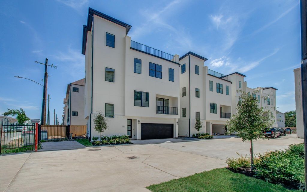 8702 Ojeman Villas Drive, Houston, TX 77055