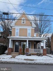 109 W MAIN ST, Dallastown, PA 17313