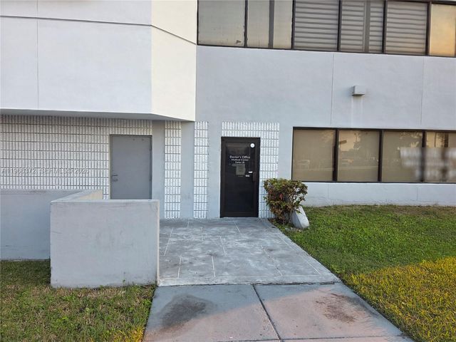 8080 W Flagler St, Miami, FL 33144