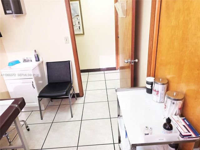 8080 W Flagler St, Miami, FL 33144