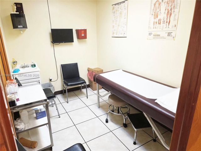 8080 W Flagler St, Miami, FL 33144