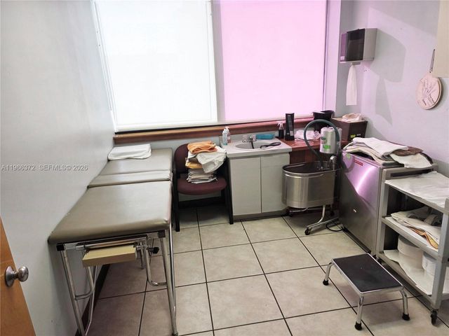 8080 W Flagler St, Miami, FL 33144