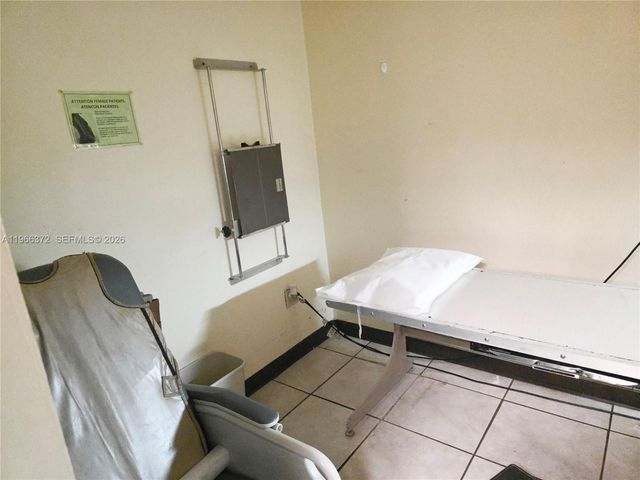 8080 W Flagler St, Miami, FL 33144