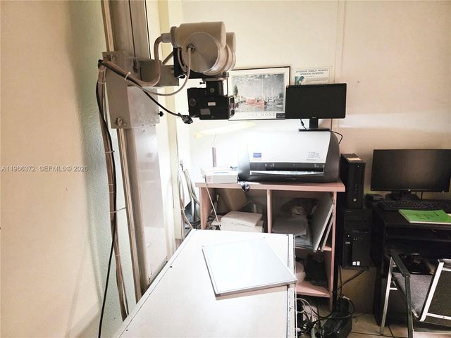 8080 W Flagler St, Miami, FL 33144