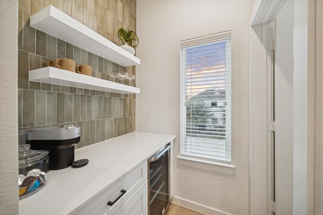 817 Thornton Road G, Houston, TX 77018