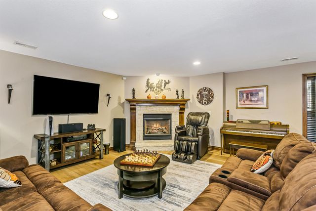 2550 N Rosemont Ct, Wichita, KS 67228