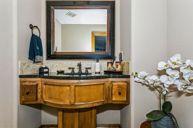 2550 N Rosemont Ct, Wichita, KS 67228