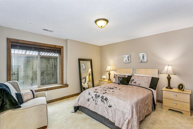 2550 N Rosemont Ct, Wichita, KS 67228