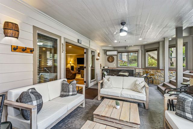 2550 N Rosemont Ct, Wichita, KS 67228