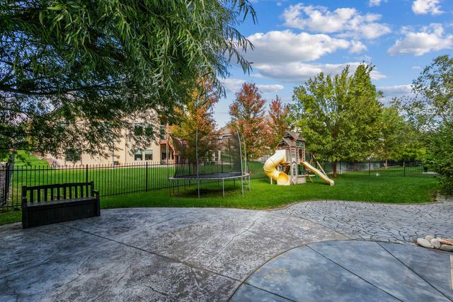 2550 N Rosemont Ct, Wichita, KS 67228