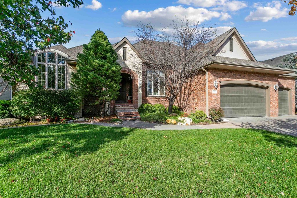 2550 N Rosemont Ct, Wichita, KS 67228