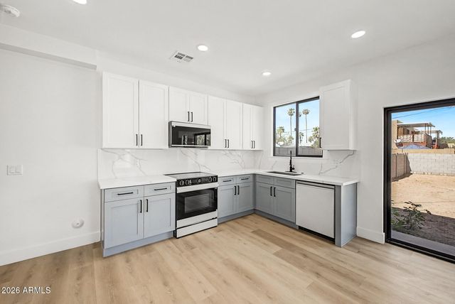 920 E PASADENA Avenue 2, Phoenix, AZ 85014