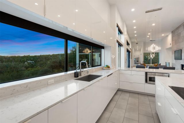 1904 Yaupon Valley RD, West Lake Hills, TX 78746