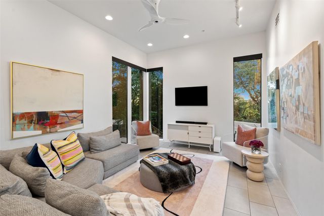 1904 Yaupon Valley RD, West Lake Hills, TX 78746