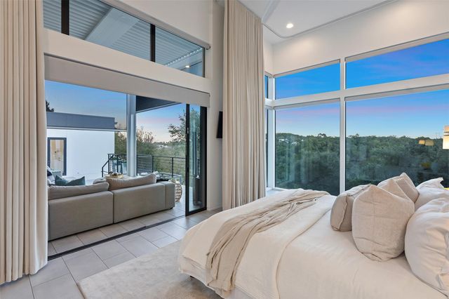 1904 Yaupon Valley RD, West Lake Hills, TX 78746