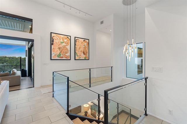 1904 Yaupon Valley RD, West Lake Hills, TX 78746