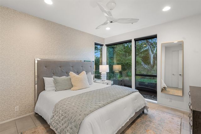 1904 Yaupon Valley RD, West Lake Hills, TX 78746