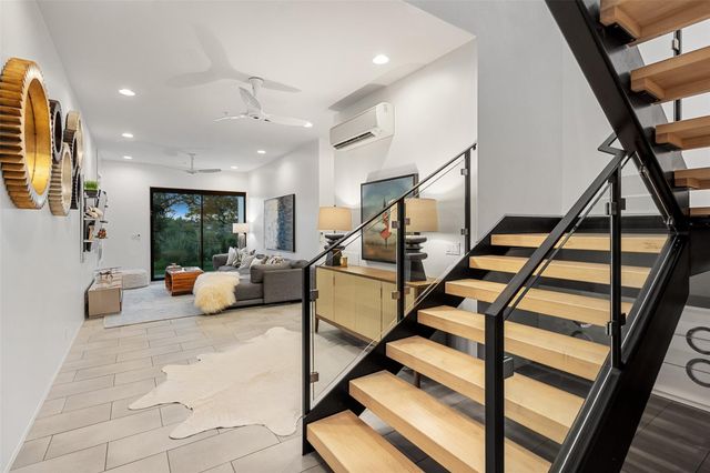 1904 Yaupon Valley RD, West Lake Hills, TX 78746