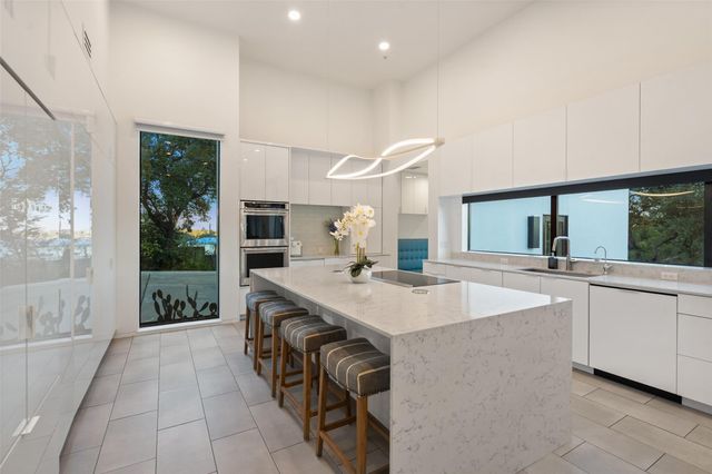 1904 Yaupon Valley RD, West Lake Hills, TX 78746